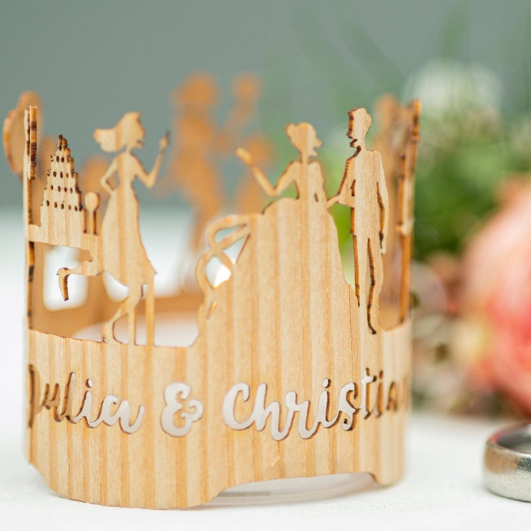 Personalisierte Hochzeitskarte "Brautpaar", als Hochzeitseinladung, Glückwunschkarte oder Tischdekoration - Silhouette aus echtem Lärchenholz