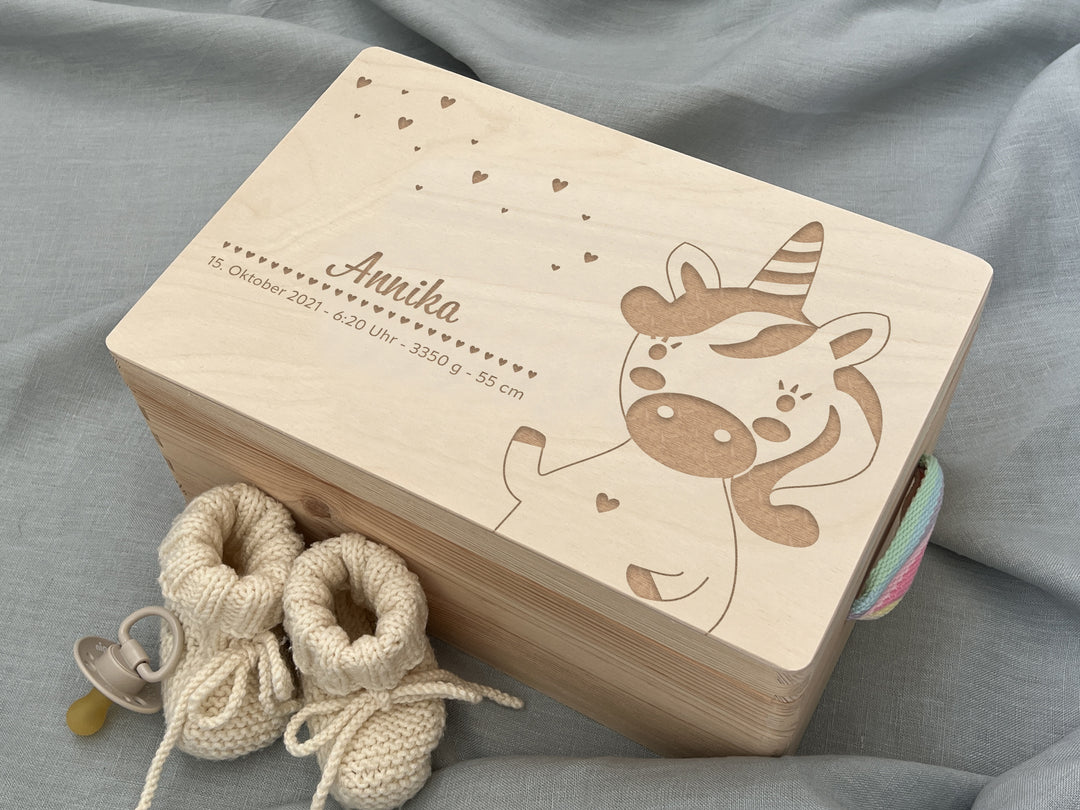 Personalisierte Erinnerungsbox aus Holz | Erinnerungskiste Baby | Einhorn | Geschenk zur Schwangerschaft, Geburt, Taufe, Kommunion Babyparty