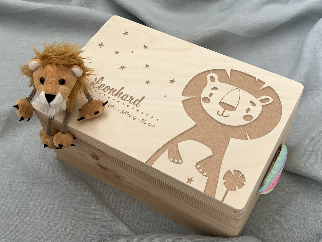 Personalisierte Erinnerungsbox aus Holz | Löwe | Erinnerungskiste Baby | Geschenk zur Schwangerschaft, Geburt, Taufe, Kommunion | Babyparty